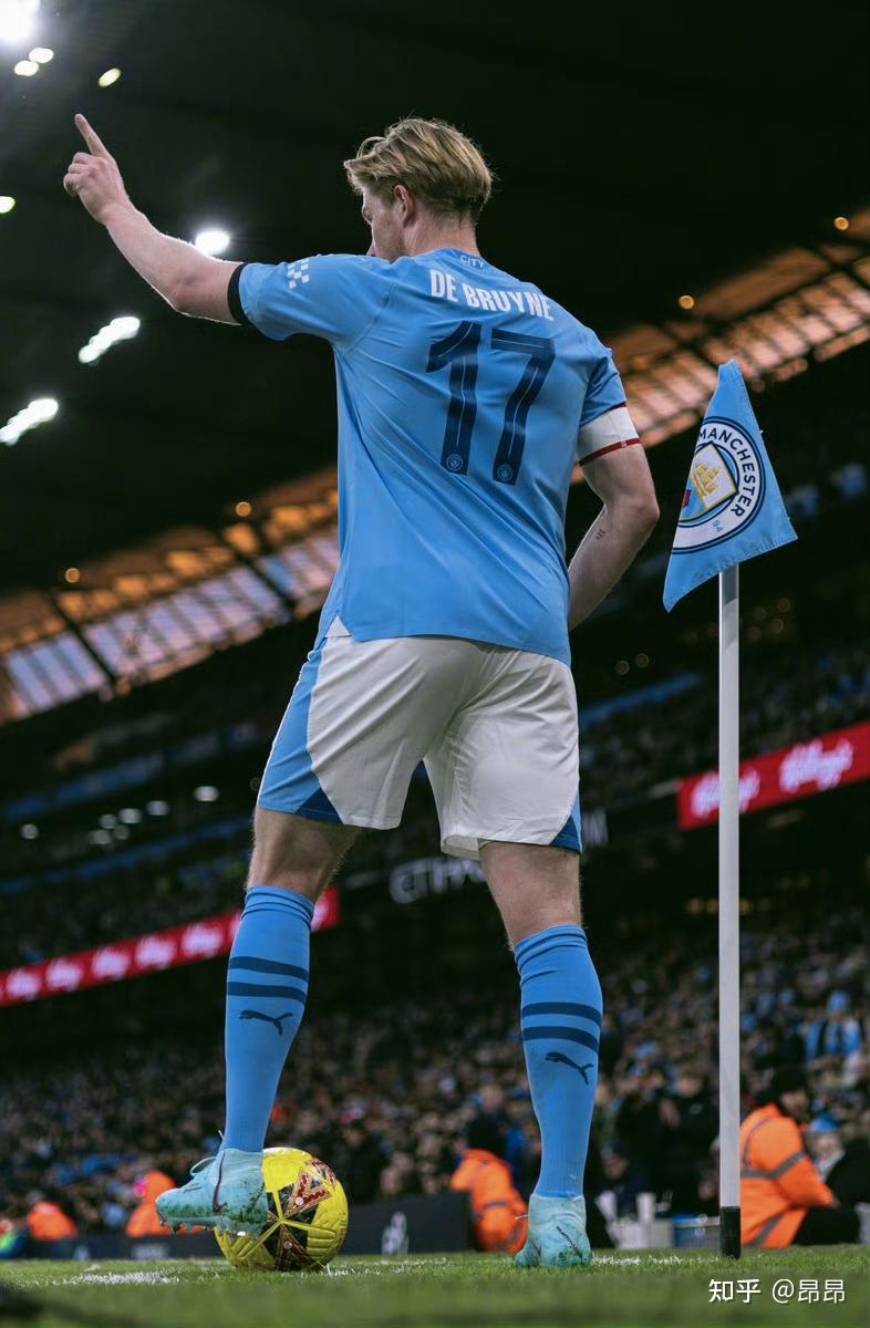 拜仁本赛季12轮保持不败，领跑积分榜，轰入44球，攻防俱佳，明日将迎战柏林联合。